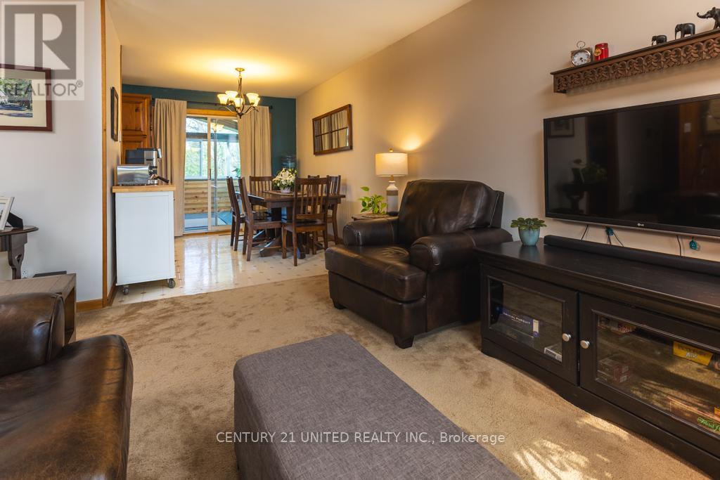 960 Barnardo Avenue, Peterborough North (South), Ontario  K9H 5X1 - Photo 5 - X12141585
