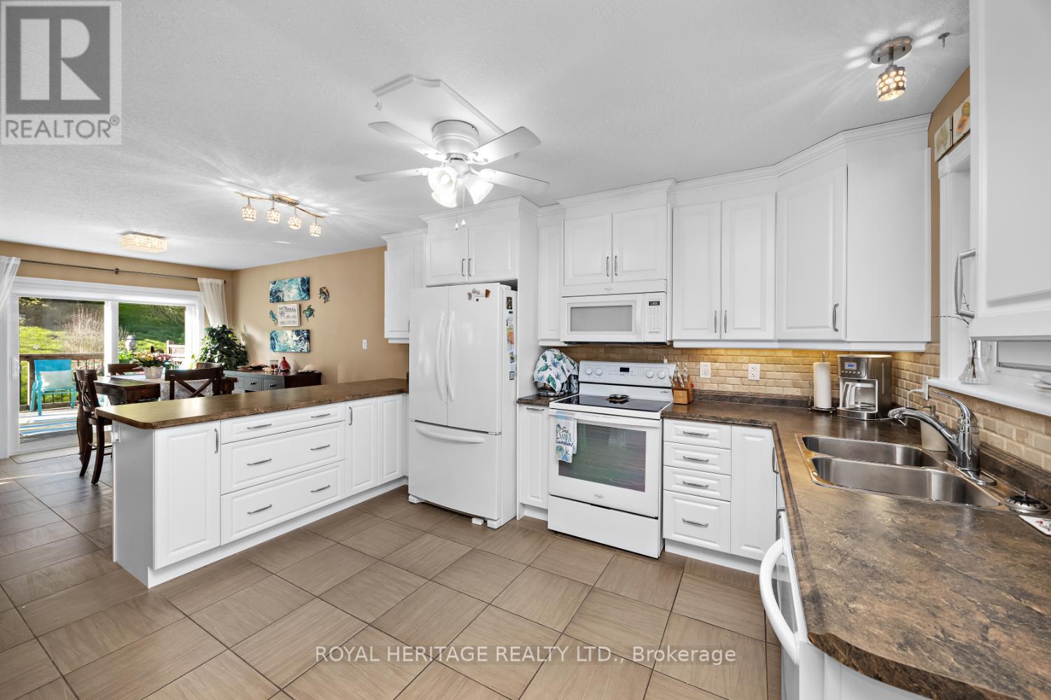 162 - 301 Carnegie Avenue, Peterborough North (University Heights), Ontario  K9L 0G1 - Photo 3 - X12142006