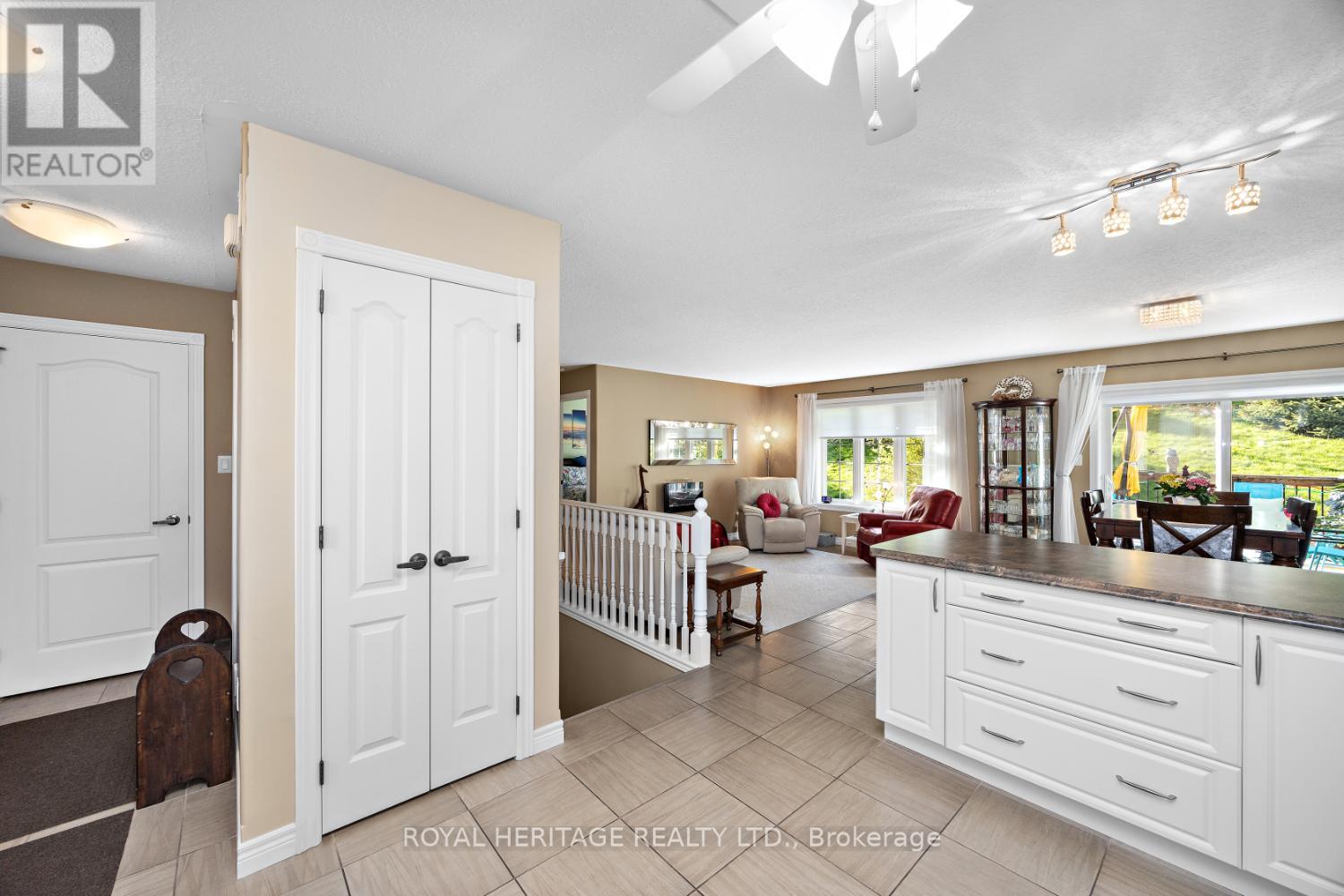 162 - 301 Carnegie Avenue, Peterborough North (University Heights), Ontario  K9L 0G1 - Photo 6 - X12142006