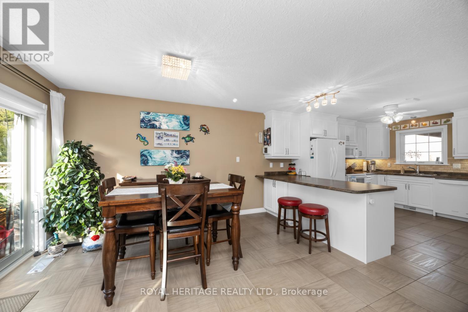 162 - 301 Carnegie Avenue, Peterborough North (University Heights), Ontario  K9L 0G1 - Photo 9 - X12142006