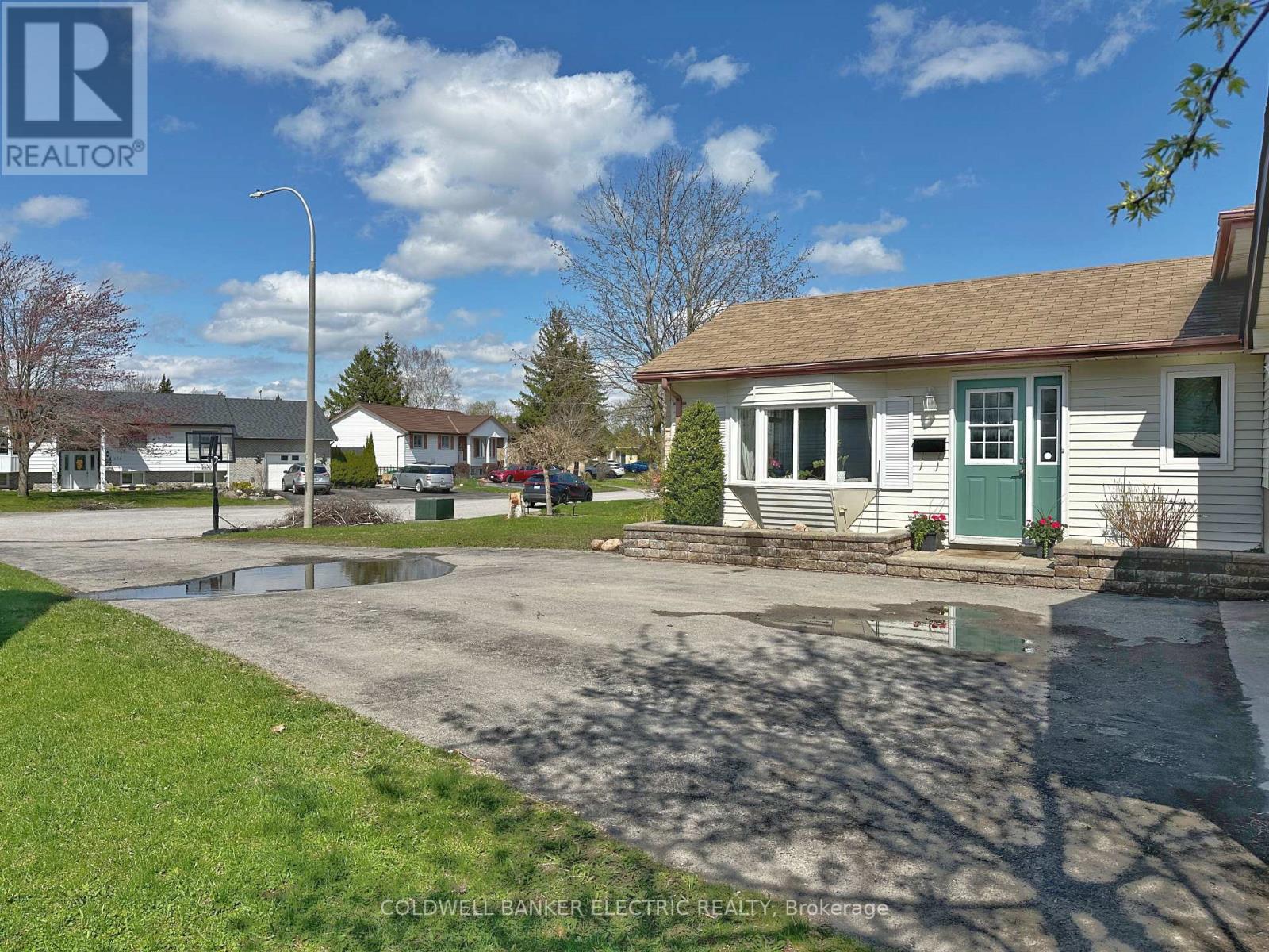 843 Orpington Road, Peterborough South (West), Ontario  K9J 4A6 - Photo 2 - X12142089