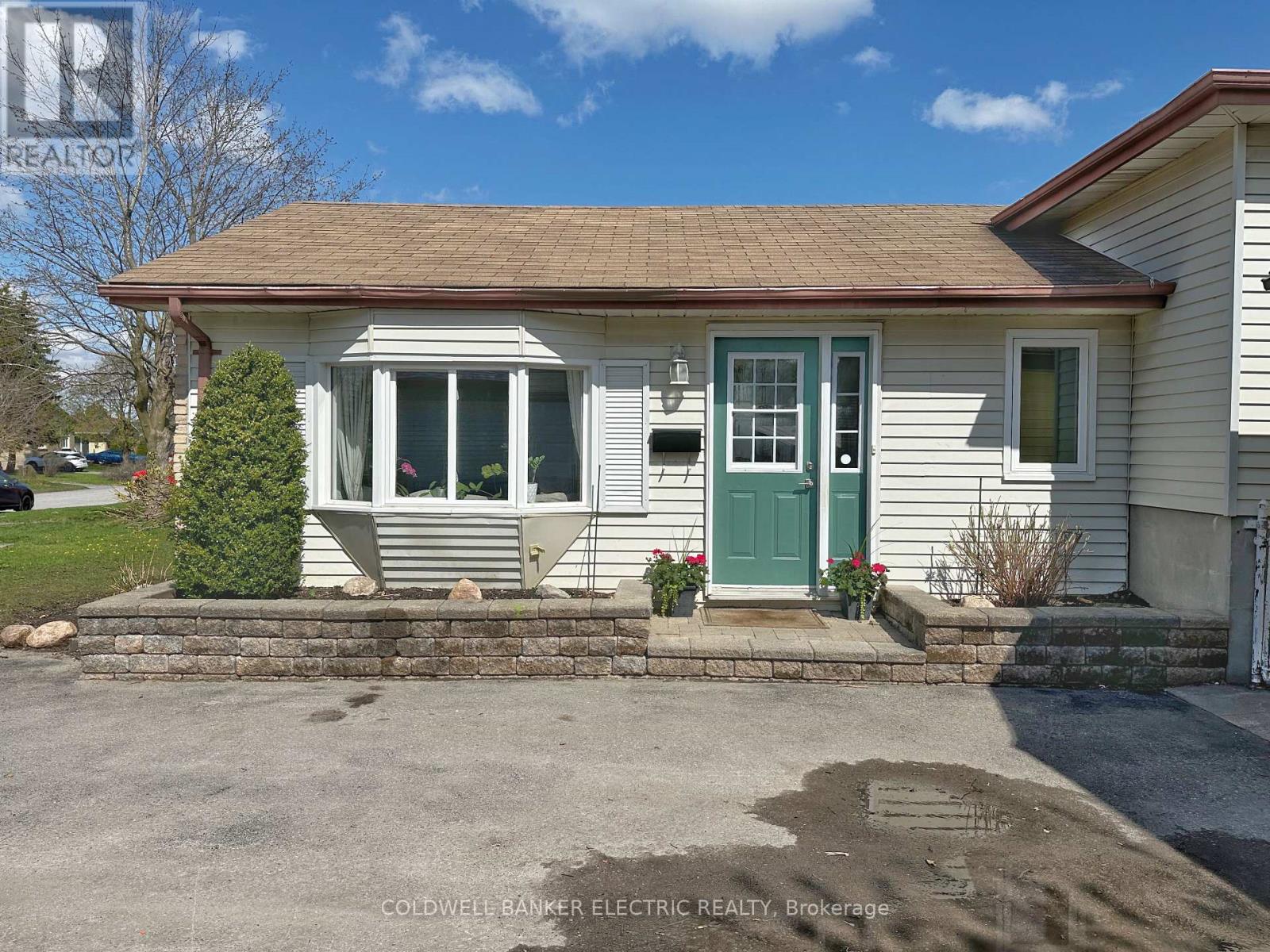 843 Orpington Road, Peterborough South (West), Ontario  K9J 4A6 - Photo 3 - X12142089