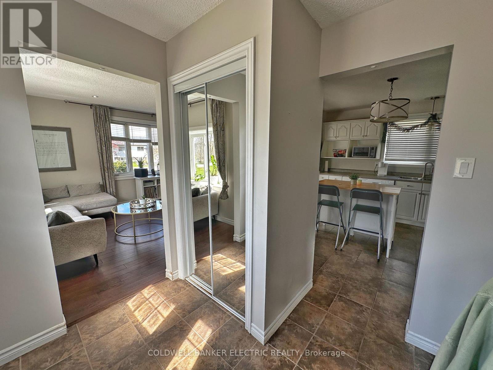 843 Orpington Road, Peterborough South (West), Ontario  K9J 4A6 - Photo 5 - X12142089