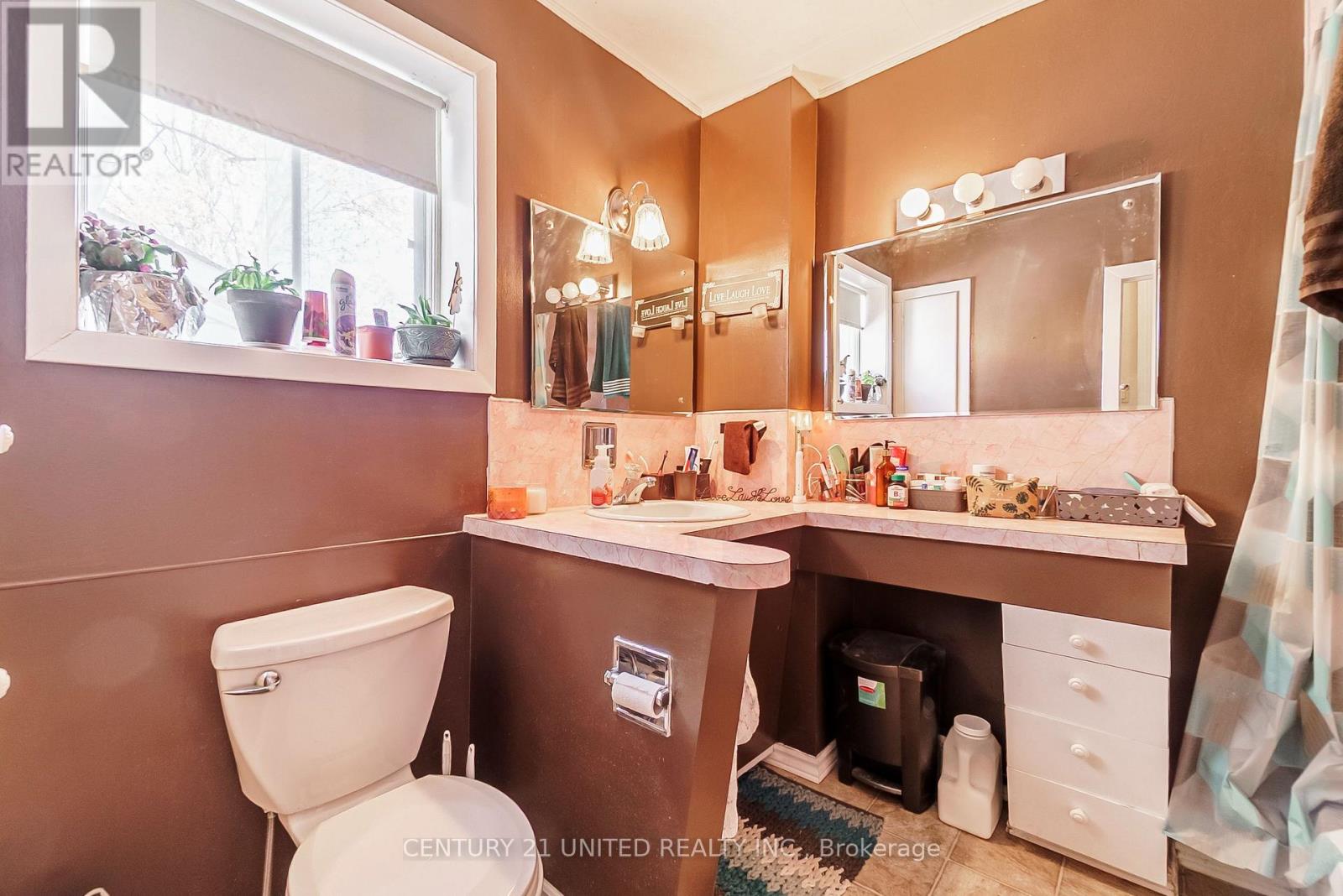 504 Rubidge Street, Peterborough Central (North), Ontario  K9H 4E7 - Photo 16 - X12143068