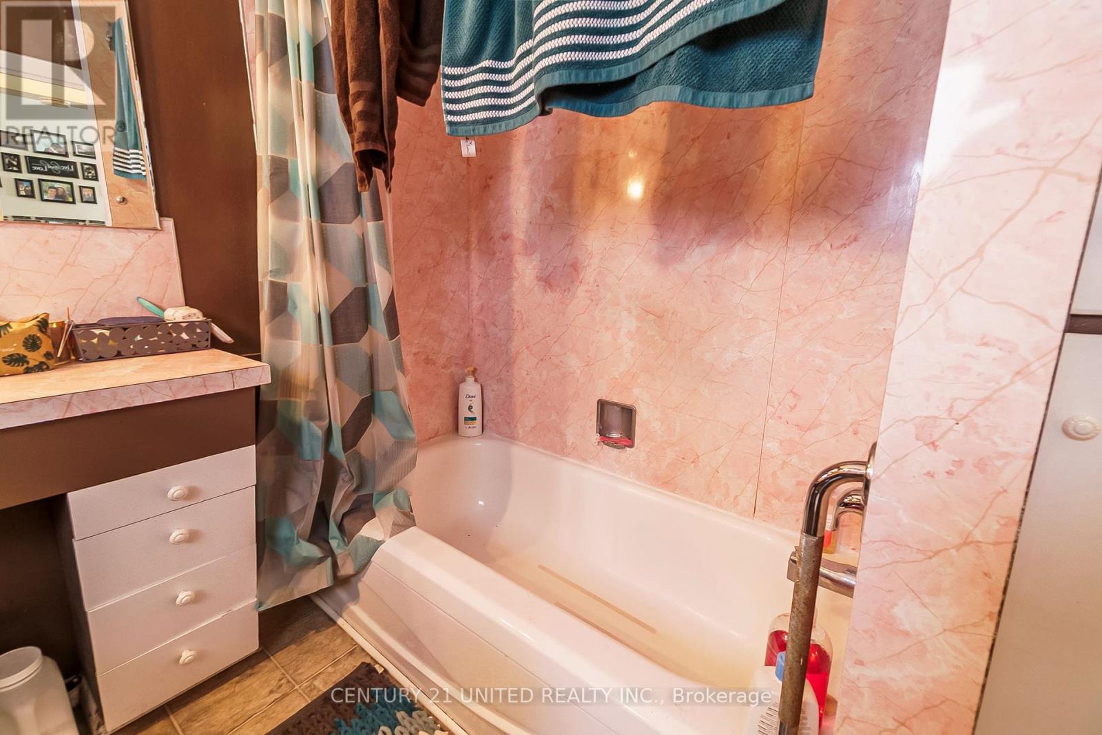504 Rubidge Street, Peterborough Central (North), Ontario  K9H 4E7 - Photo 17 - X12143068