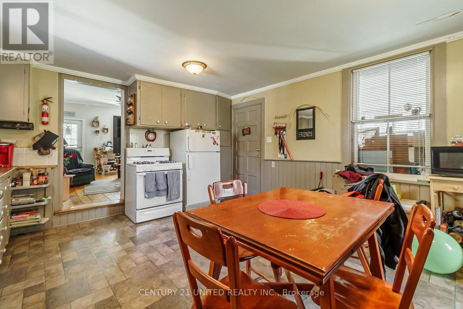 504 Rubidge Street, Peterborough Central (North), Ontario  K9H 4E7 - Photo 3 - X12143068