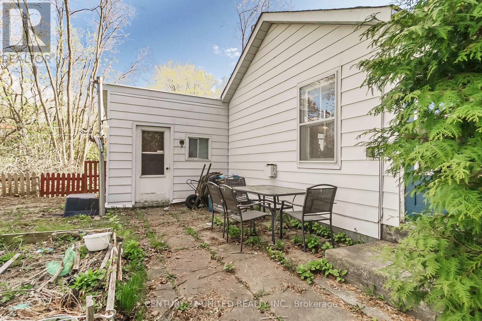 504 Rubidge Street, Peterborough Central (North), Ontario  K9H 4E7 - Photo 30 - X12143068