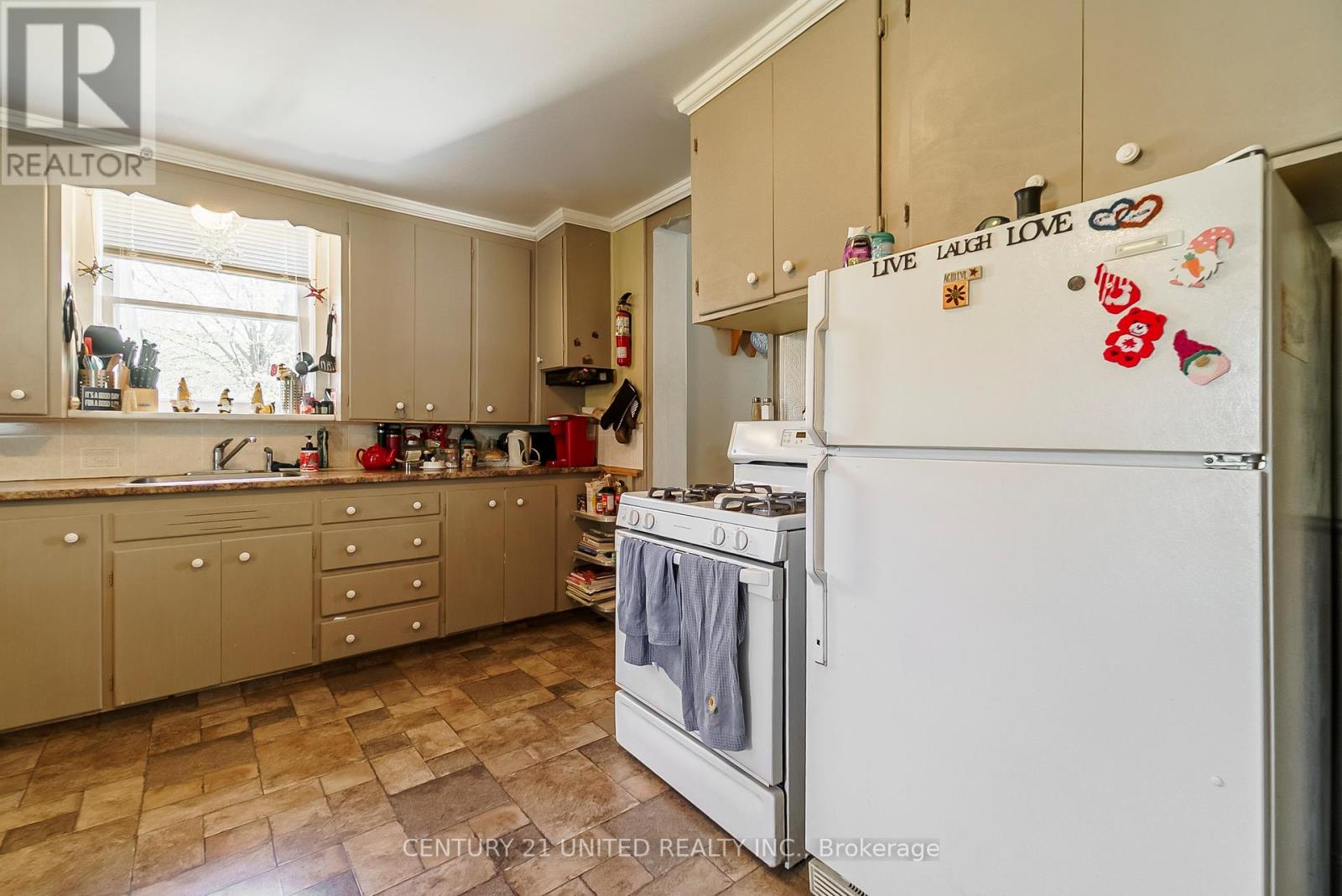 504 Rubidge Street, Peterborough Central (North), Ontario  K9H 4E7 - Photo 7 - X12143068