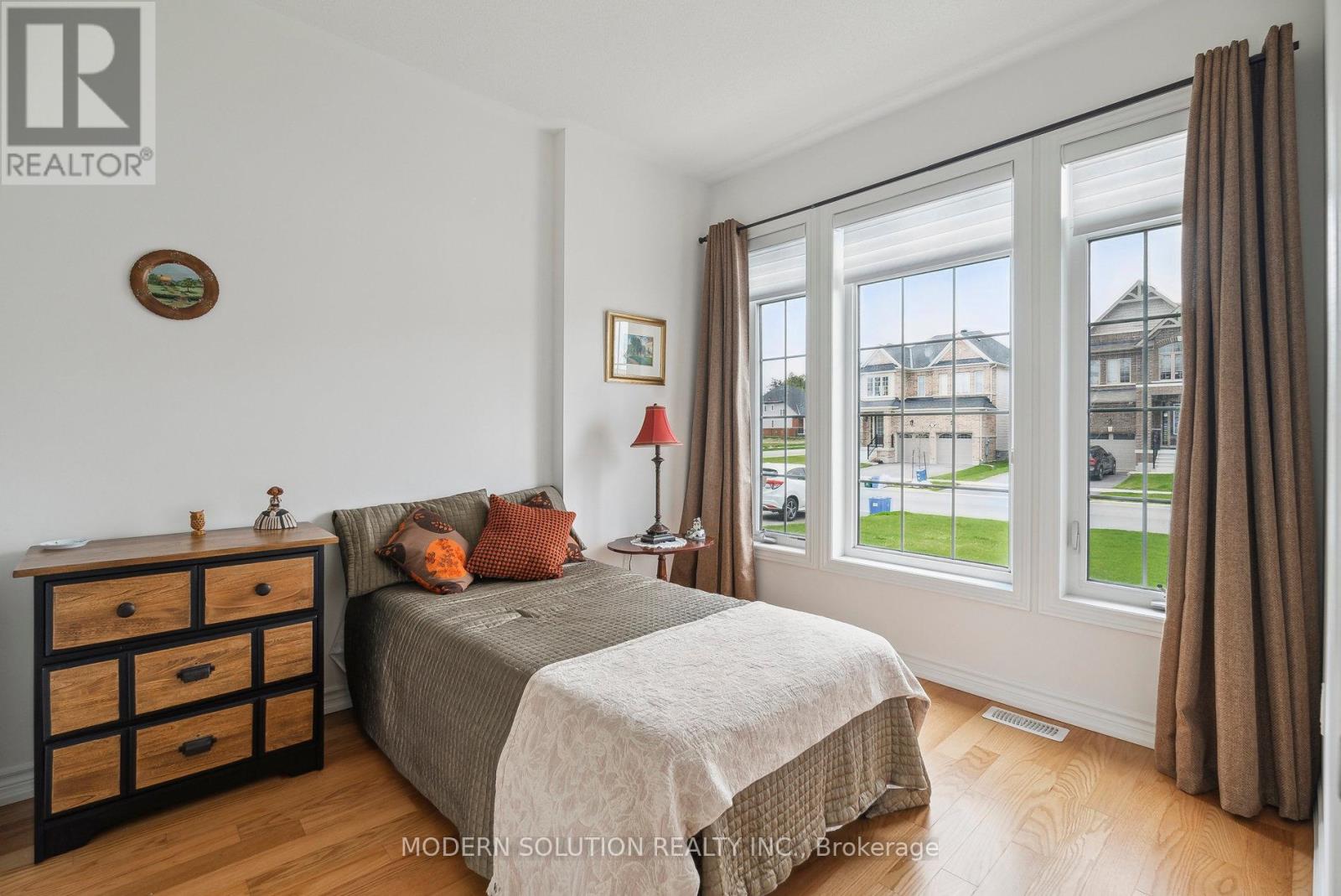 6 Hennessey Crescent, Kawartha Lakes (Lindsay), Ontario  K9V 0P1 - Photo 16 - X12143334