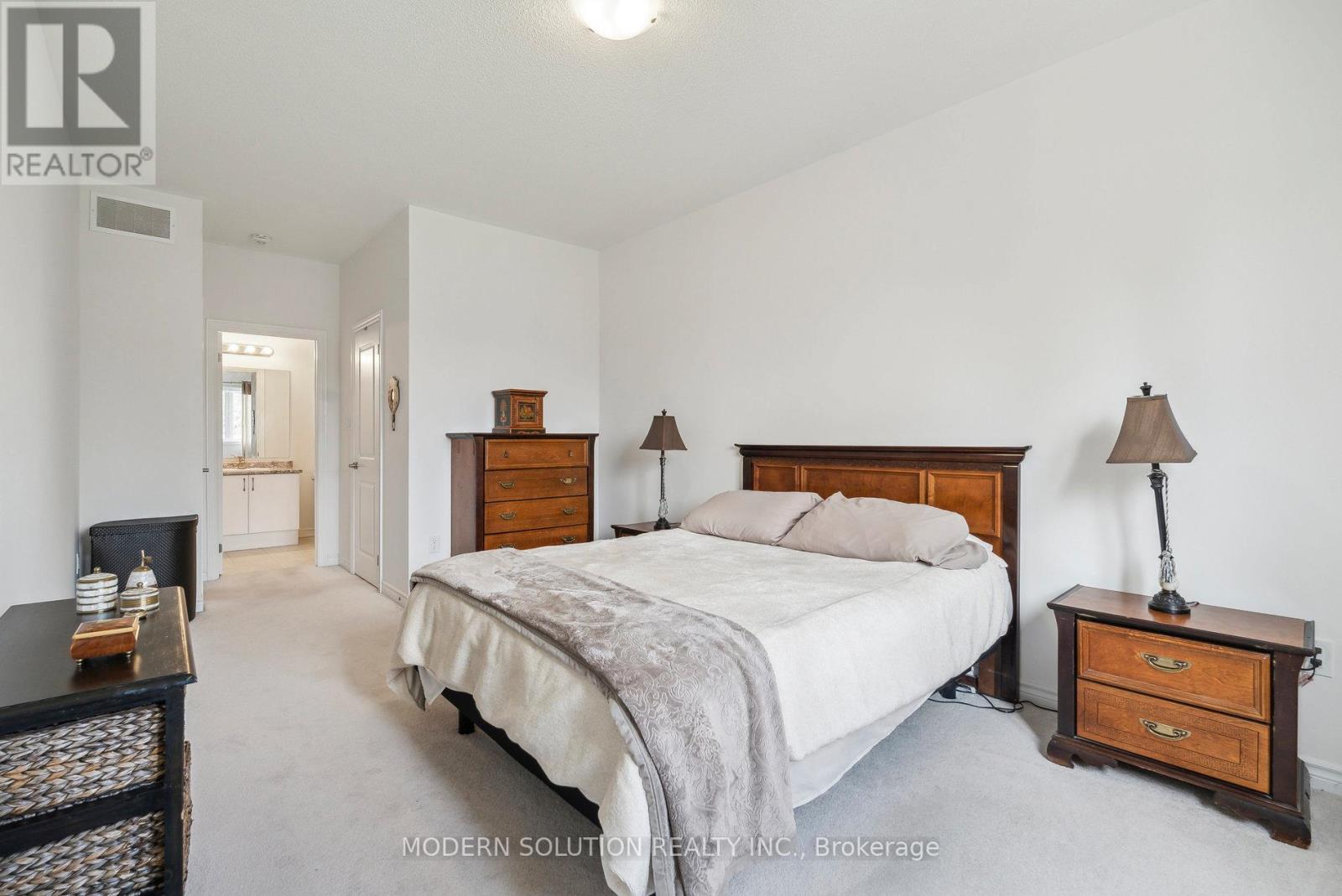 6 Hennessey Crescent, Kawartha Lakes (Lindsay), Ontario  K9V 0P1 - Photo 20 - X12143334
