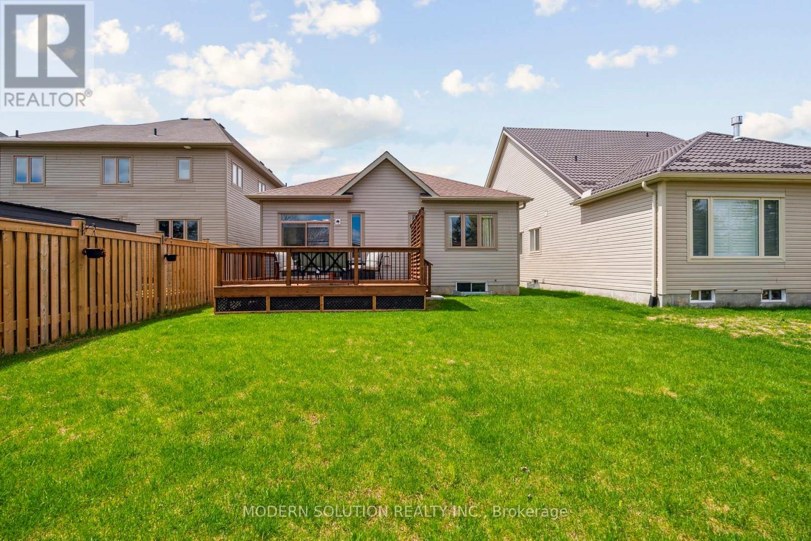 6 Hennessey Crescent, Kawartha Lakes (Lindsay), Ontario  K9V 0P1 - Photo 24 - X12143334