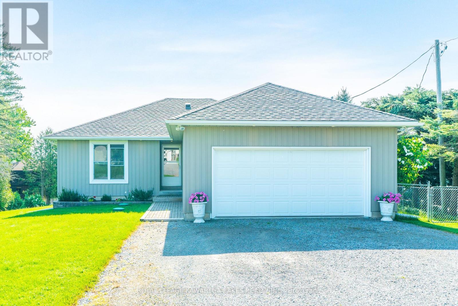 36 Riverside Drive, Kawartha Lakes (Lindsay), Ontario  K9V 4R2 - Photo 3 - X12143777