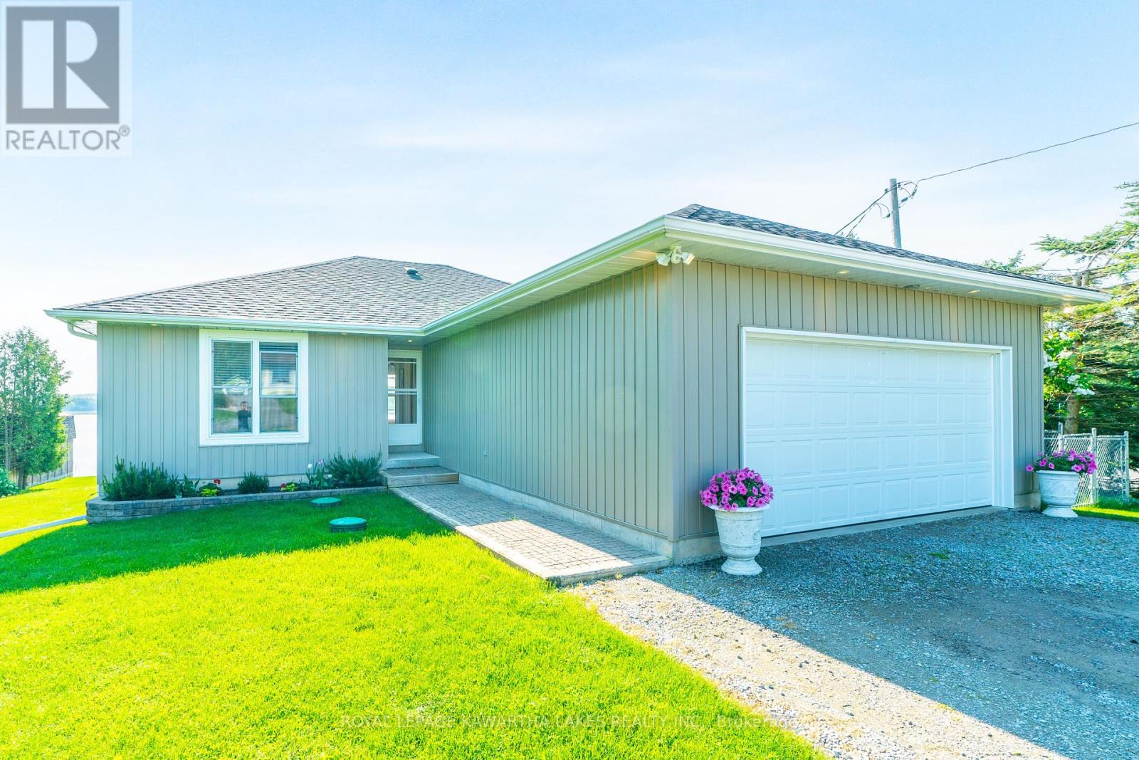 36 Riverside Drive, Kawartha Lakes (Lindsay), Ontario  K9V 4R2 - Photo 5 - X12143777
