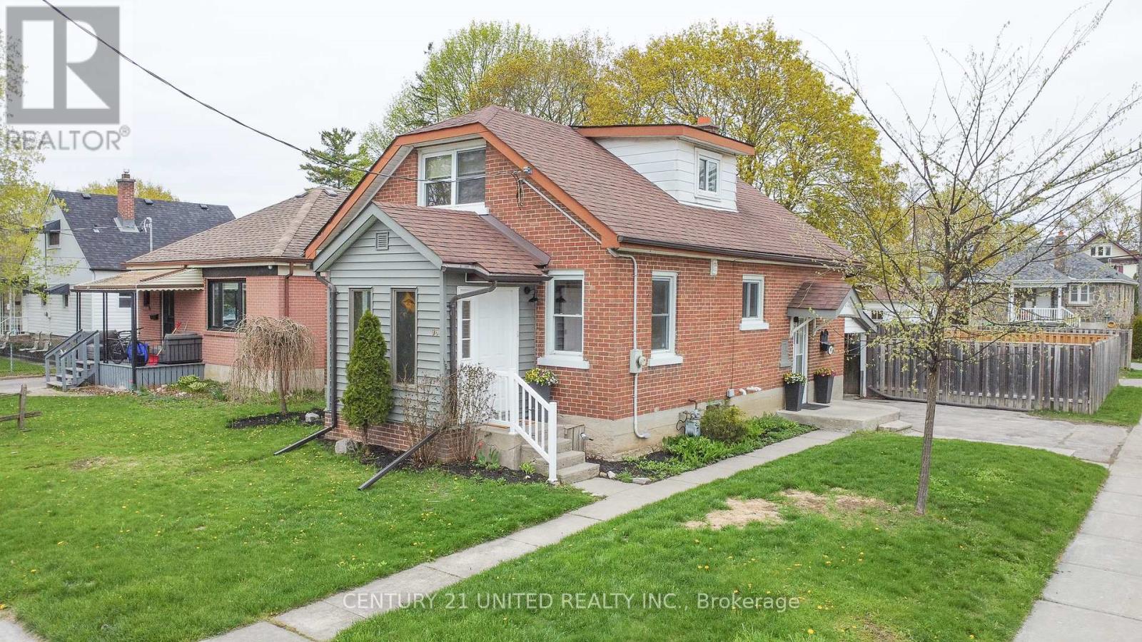 96 Montgomery Street, Peterborough South (West), Ontario  K9J 1W9 - Photo 1 - X12143830