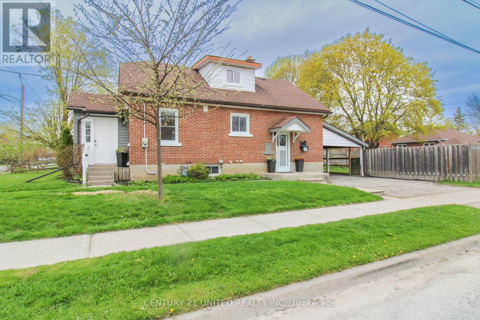 96 Montgomery Street, Peterborough South (West), Ontario  K9J 1W9 - Photo 2 - X12143830