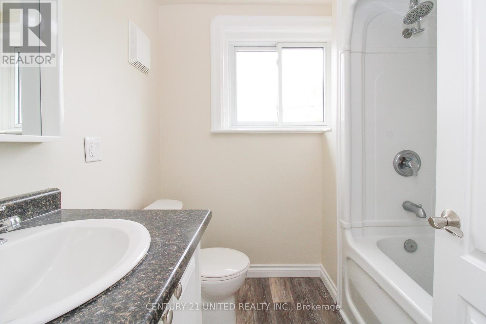 96 Montgomery Street, Peterborough South (West), Ontario  K9J 1W9 - Photo 22 - X12143830