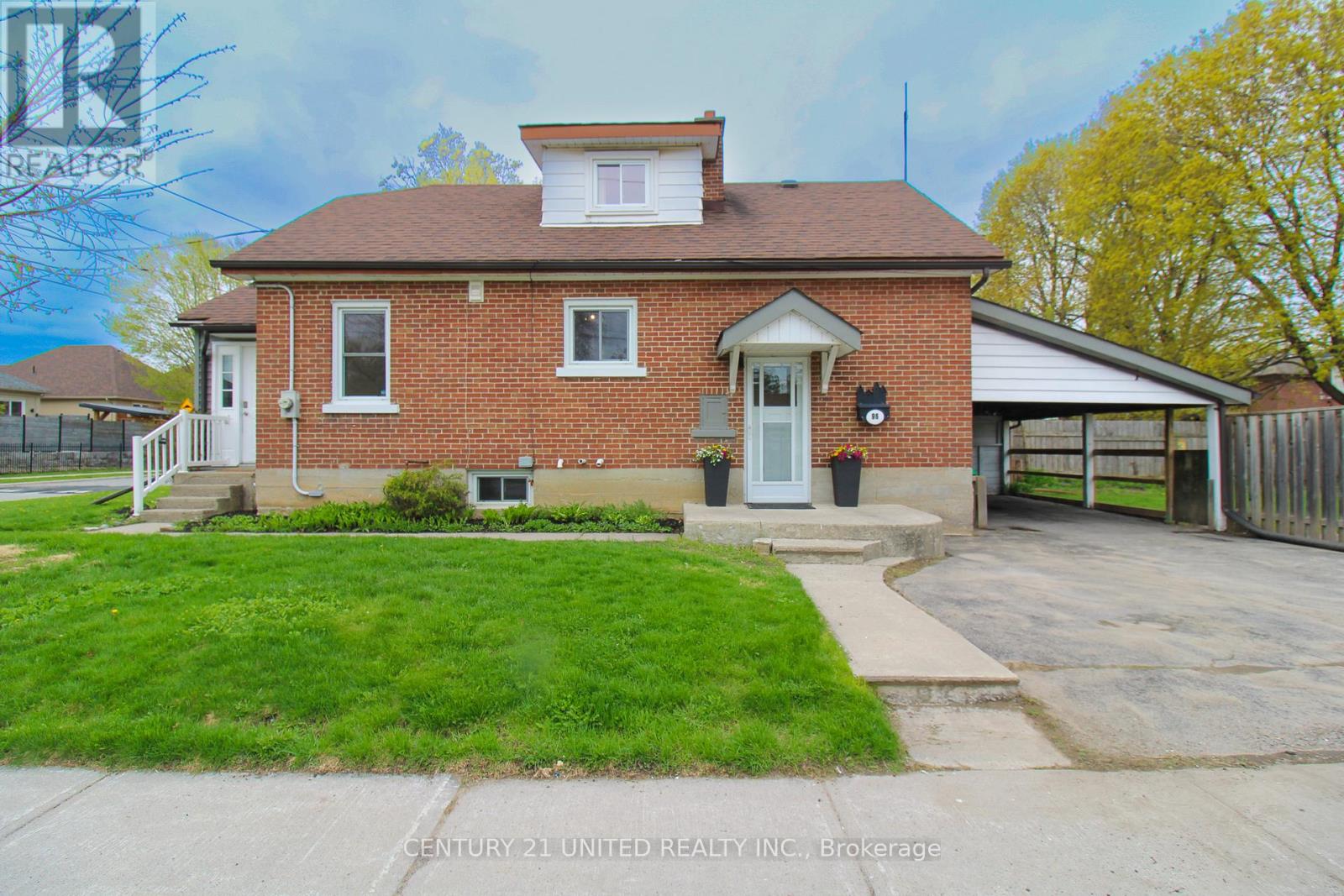 96 Montgomery Street, Peterborough South (West), Ontario  K9J 1W9 - Photo 3 - X12143830