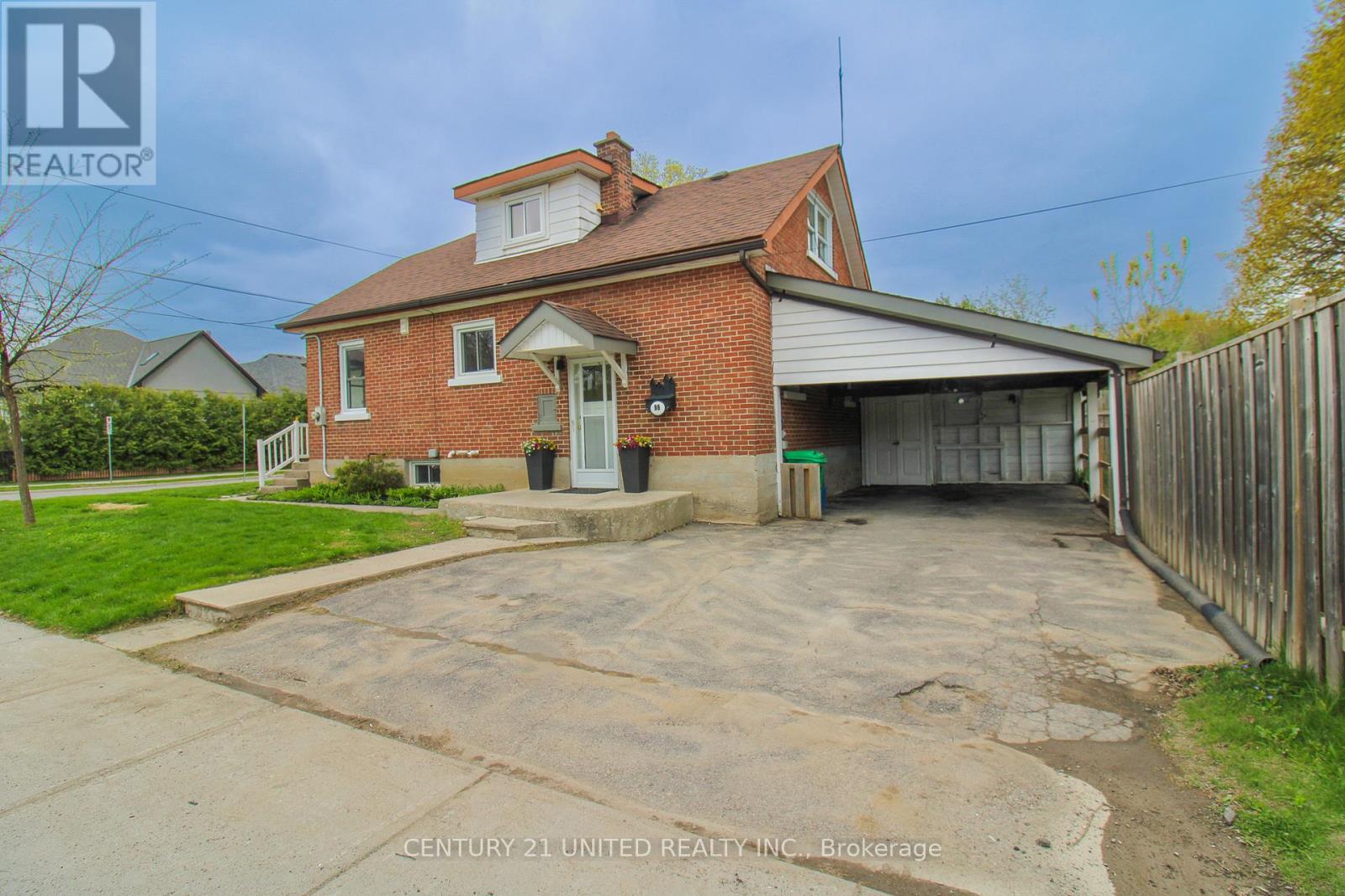 96 Montgomery Street, Peterborough South (West), Ontario  K9J 1W9 - Photo 4 - X12143830