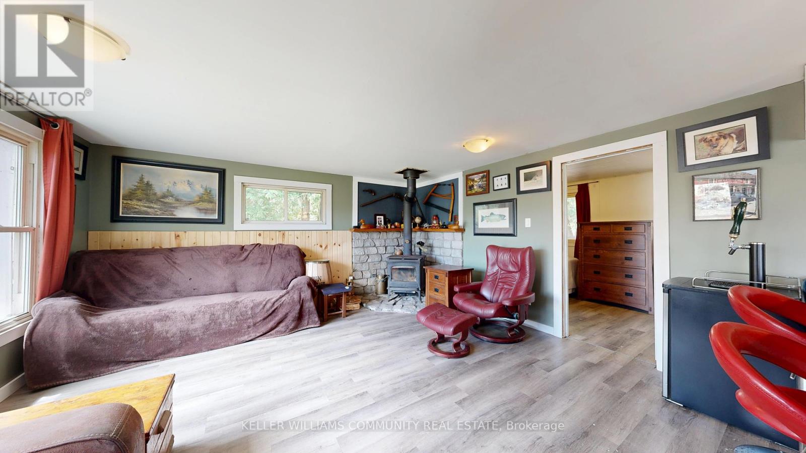 4 Columbus Street N, Kawartha Lakes (Ops), Ontario  K9V 0J9 - Photo 11 - X12143841