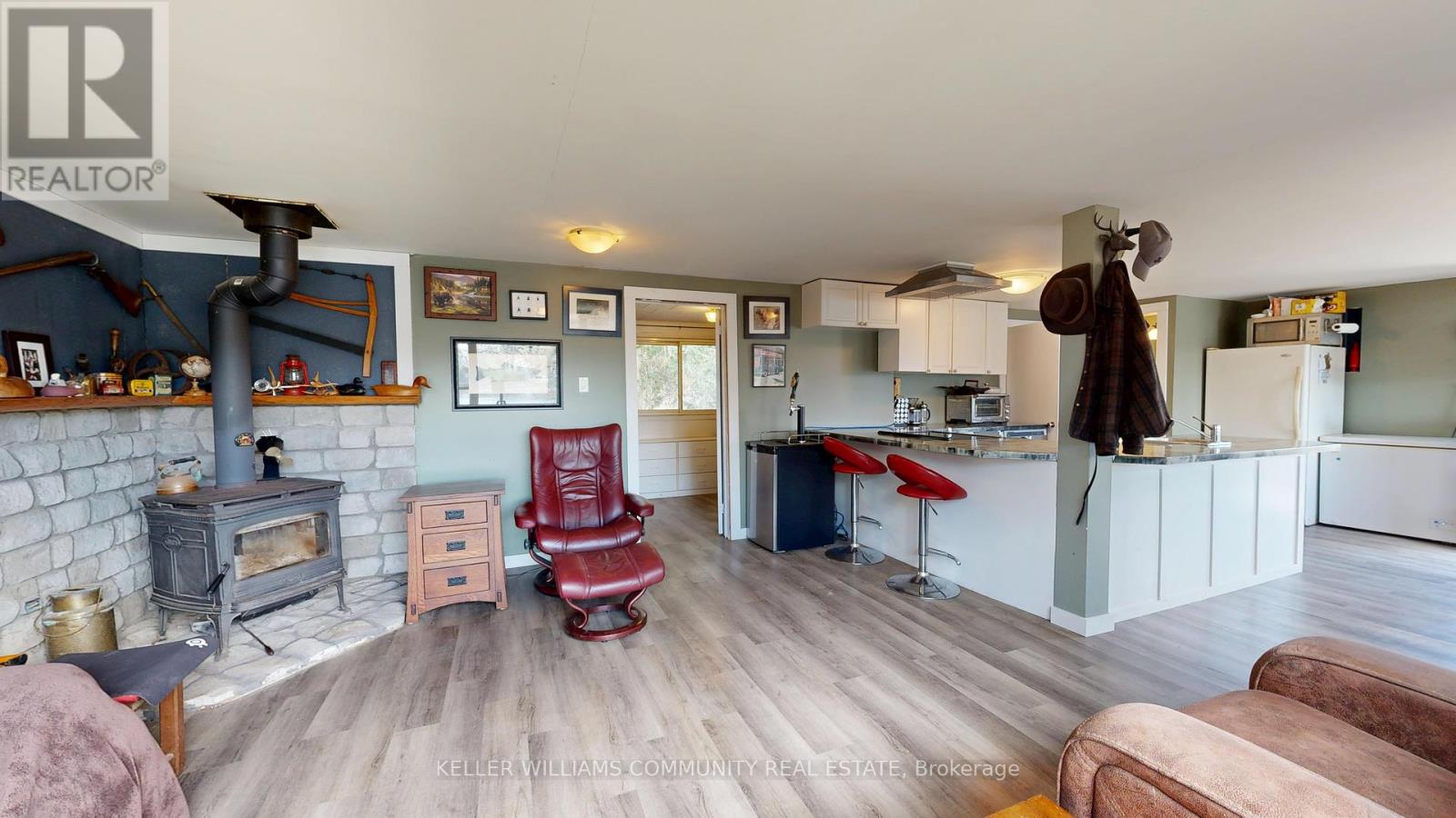 4 Columbus Street N, Kawartha Lakes (Ops), Ontario  K9V 0J9 - Photo 12 - X12143841