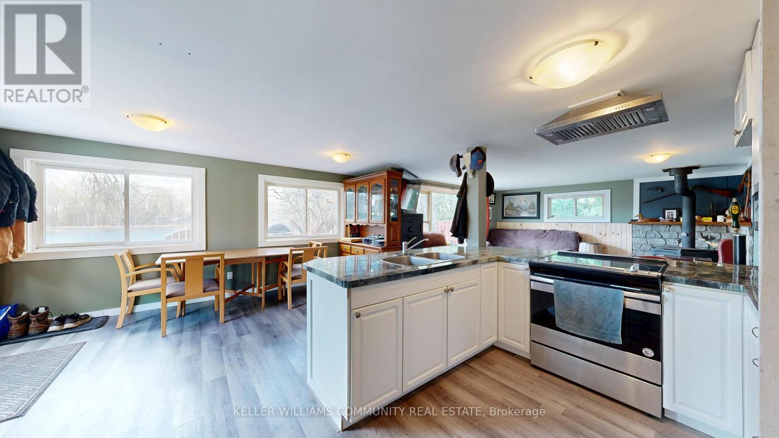 4 Columbus Street N, Kawartha Lakes (Ops), Ontario  K9V 0J9 - Photo 17 - X12143841
