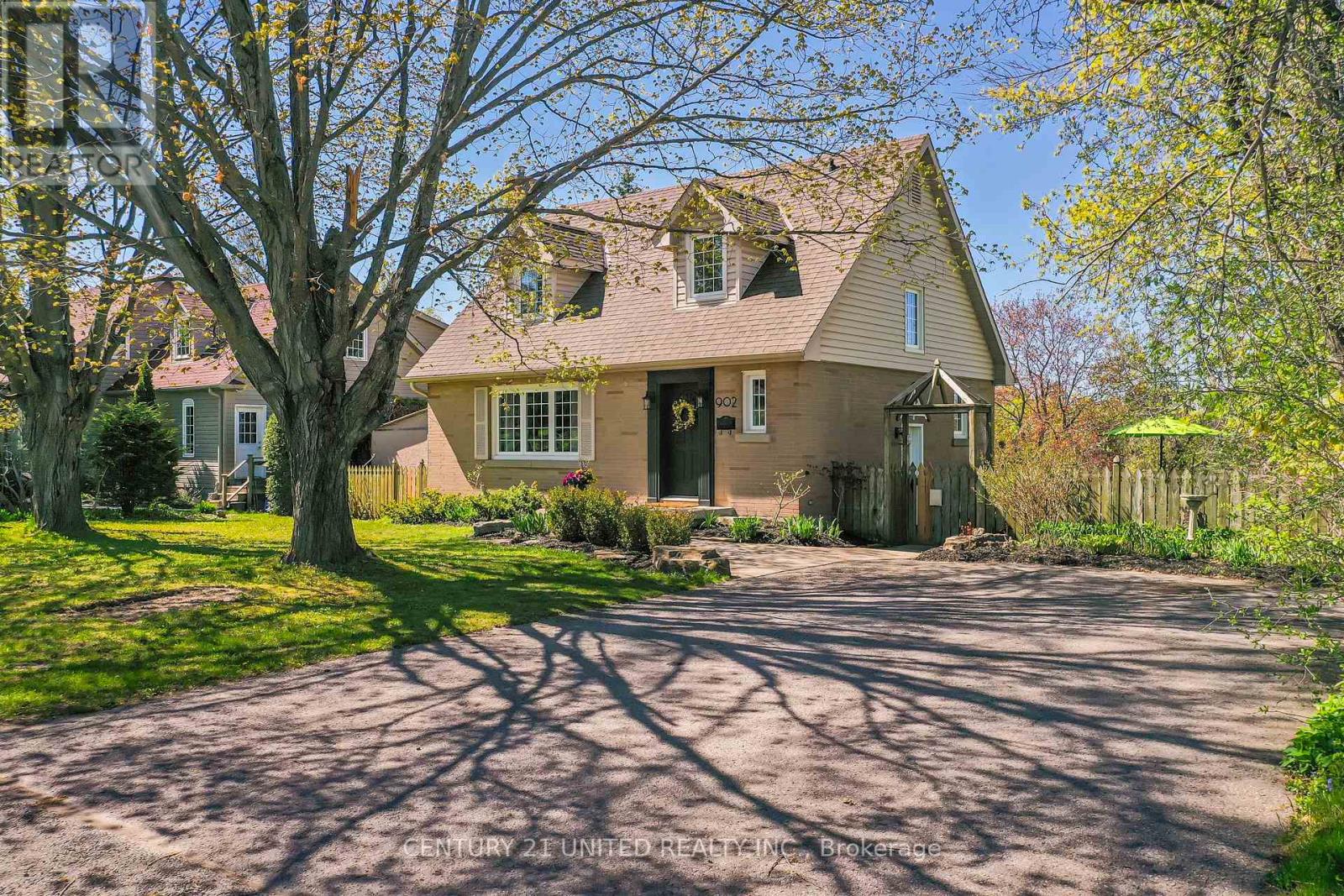 902 Valleyview Drive, Peterborough West (North), Ontario  K9J 6R1 - Photo 1 - X12143895
