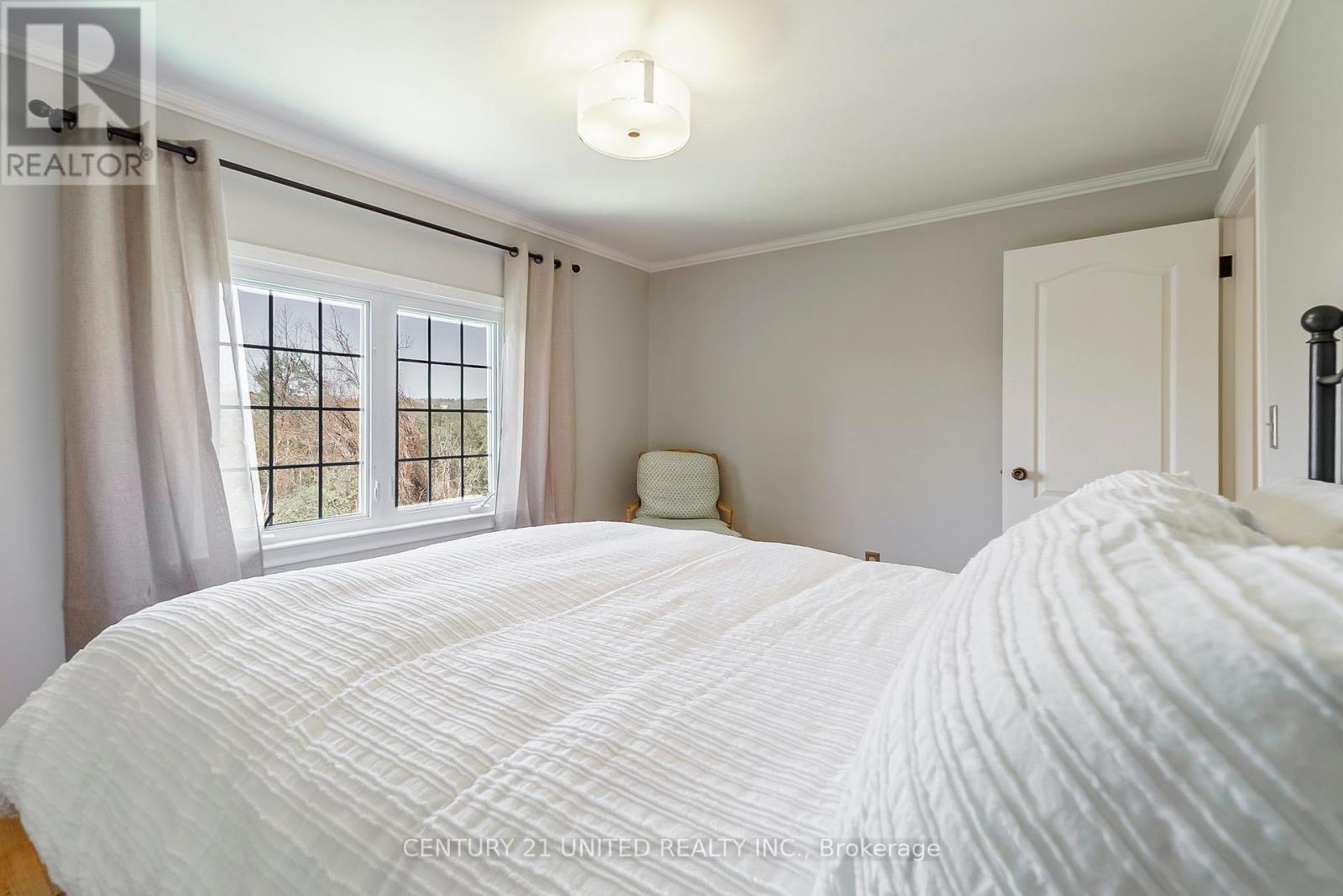 902 Valleyview Drive, Peterborough West (North), Ontario  K9J 6R1 - Photo 15 - X12143895