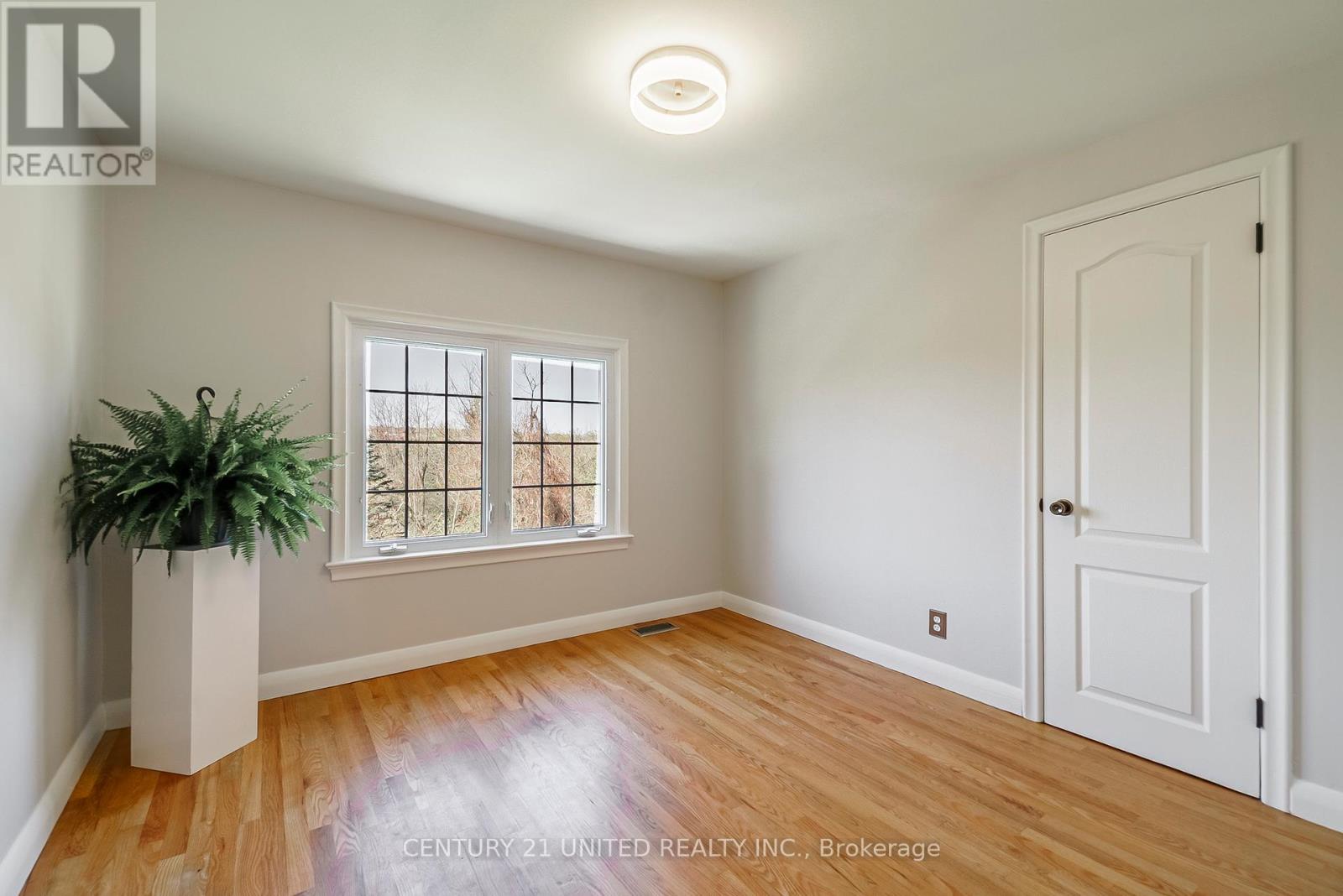 902 Valleyview Drive, Peterborough West (North), Ontario  K9J 6R1 - Photo 18 - X12143895