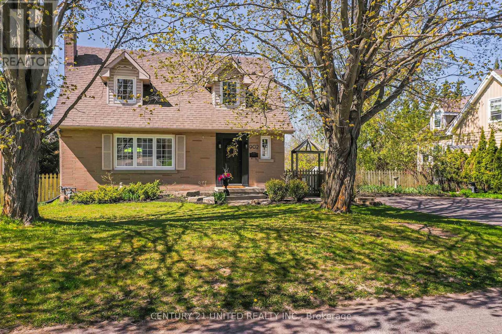 902 Valleyview Drive, Peterborough West (North), Ontario  K9J 6R1 - Photo 2 - X12143895