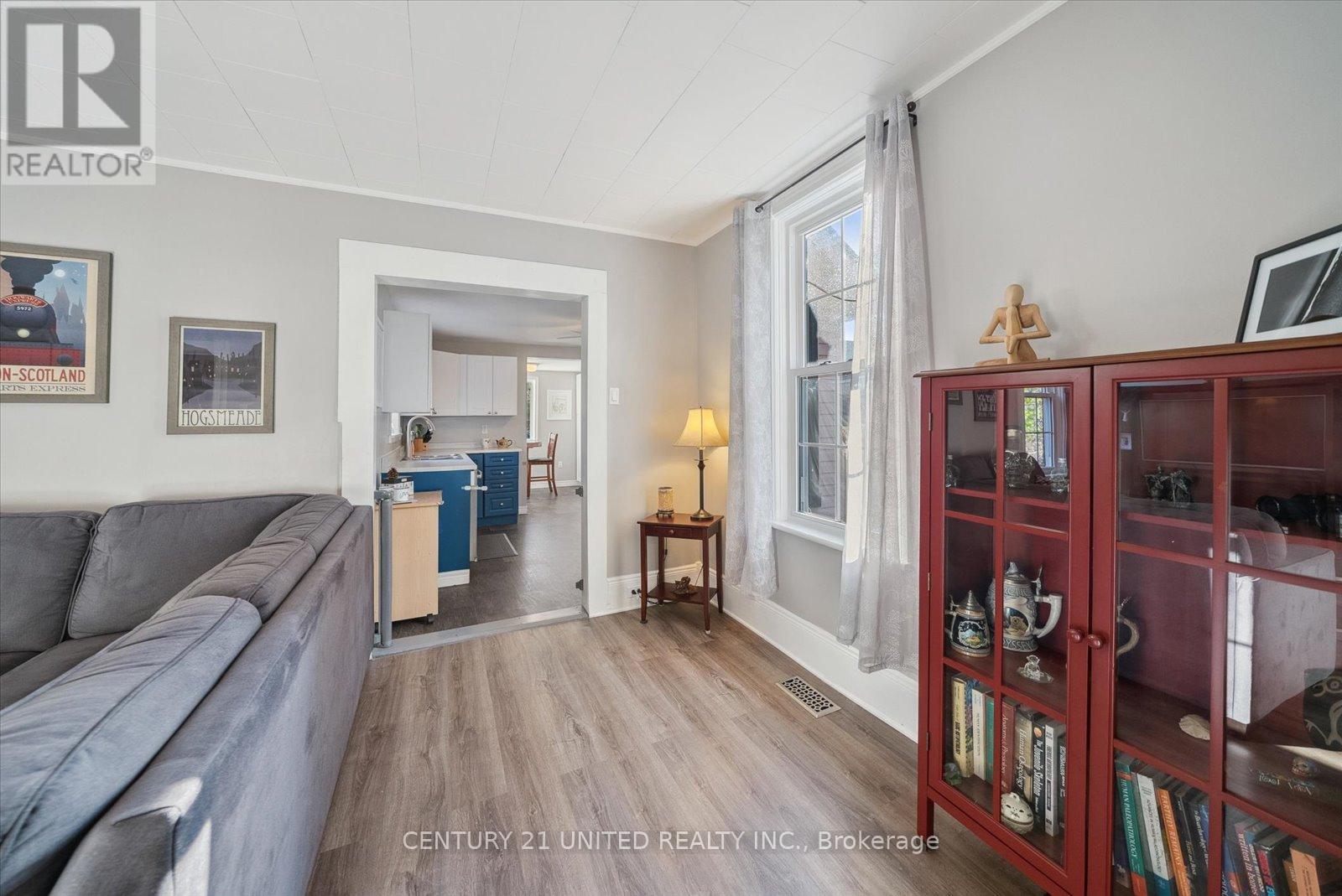 34 Church Avenue, Trent Hills (Campbellford), Ontario  K0L 1L0 - Photo 18 - X12144041