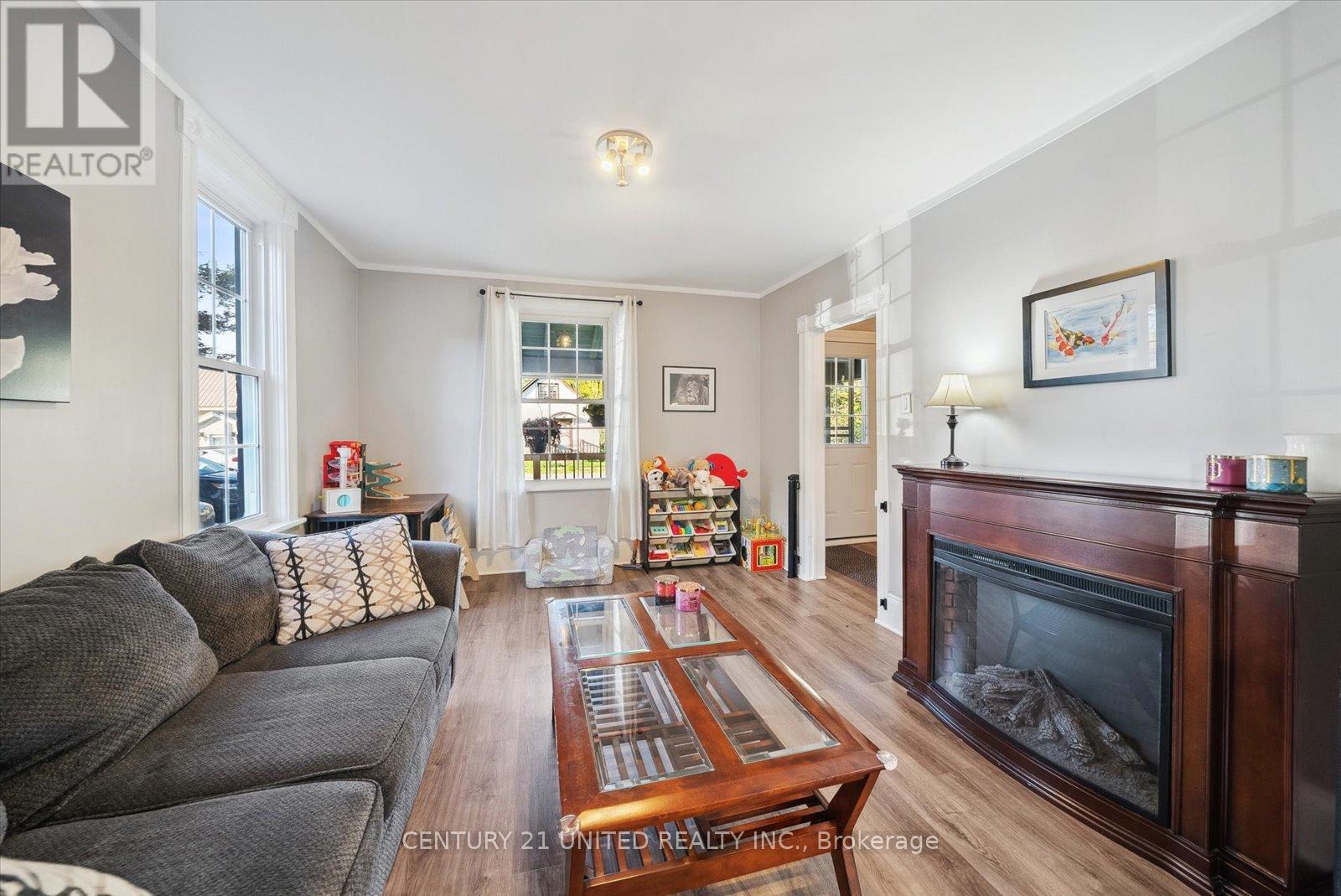 34 Church Avenue, Trent Hills (Campbellford), Ontario  K0L 1L0 - Photo 6 - X12144041