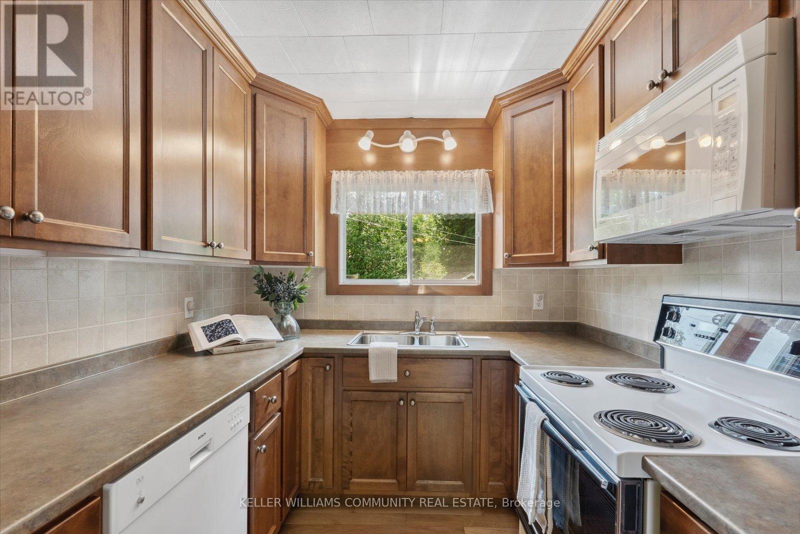 303 Maple Landing Lane, Tudor And Cashel (Tudor Ward), Ontario  K0L 1W0 - Photo 19 - X12144068