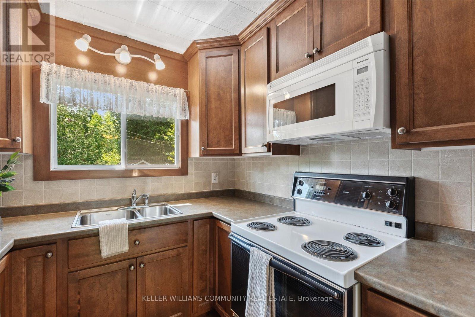303 Maple Landing Lane, Tudor And Cashel (Tudor Ward), Ontario  K0L 1W0 - Photo 21 - X12144068