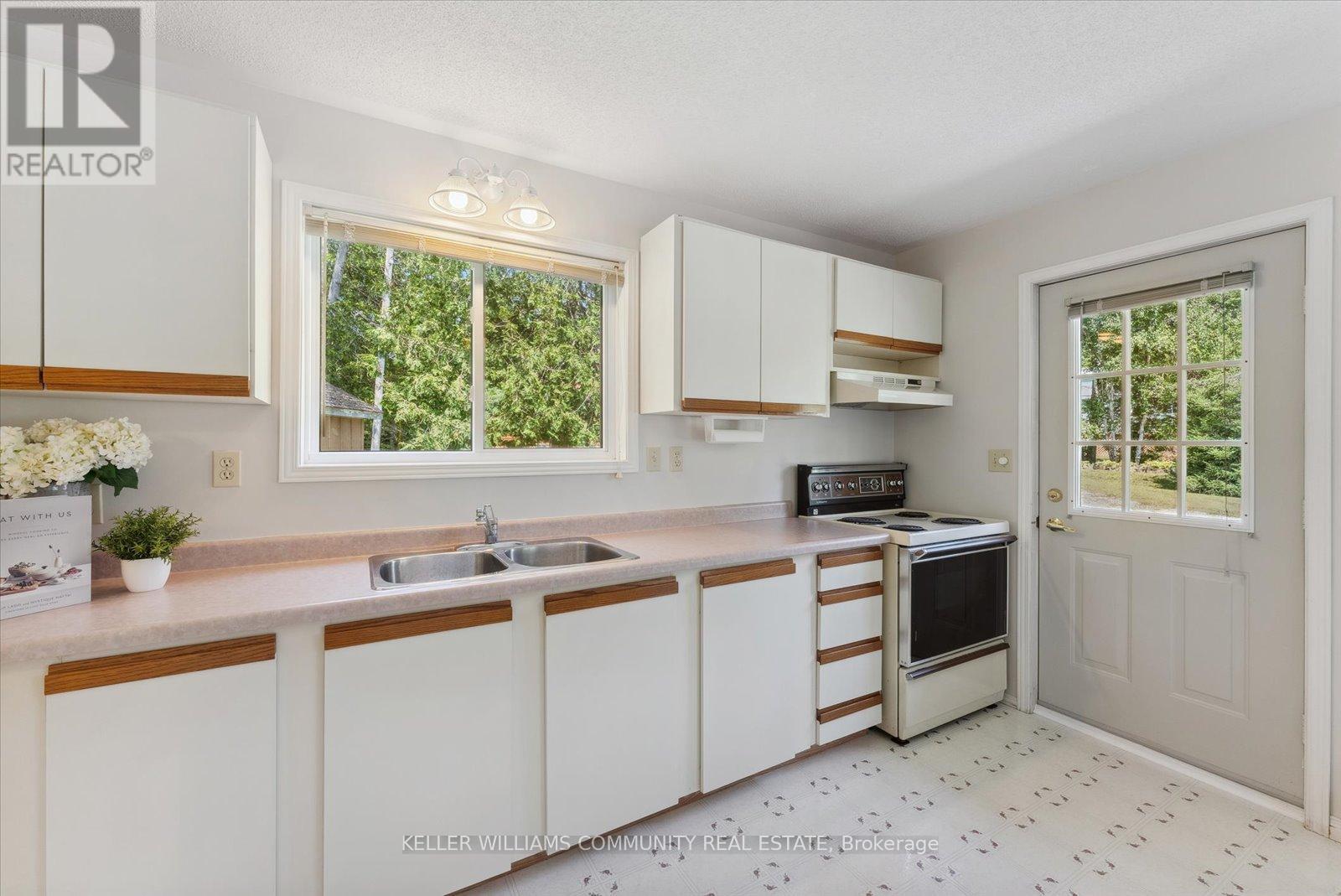 303 Maple Landing Lane, Tudor And Cashel (Tudor Ward), Ontario  K0L 1W0 - Photo 35 - X12144068