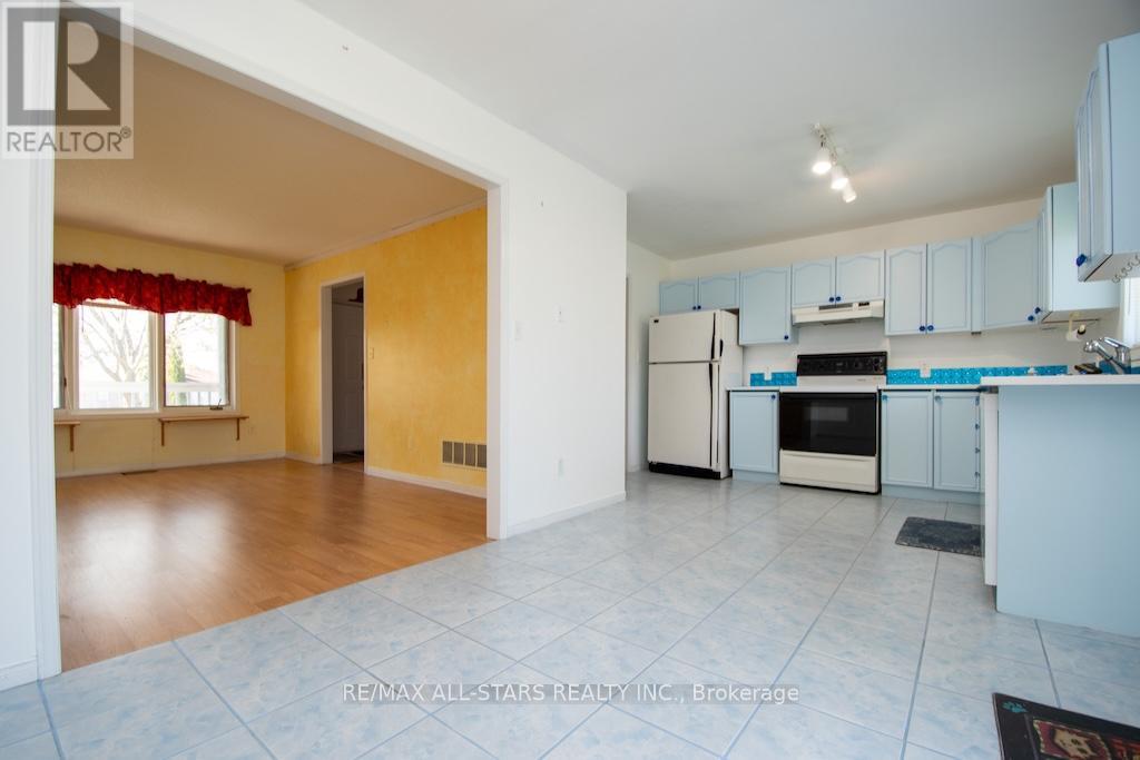 10 O'connell Court, Kawartha Lakes (Lindsay), Ontario  K9V 5Y1 - Photo 10 - X12144493