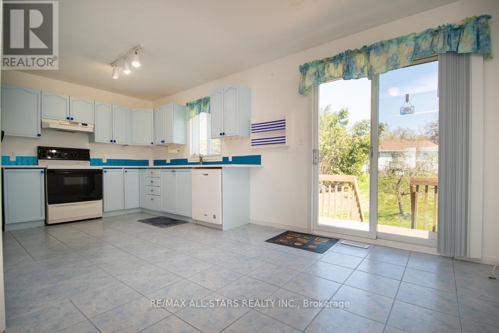 10 O'connell Court, Kawartha Lakes (Lindsay), Ontario  K9V 5Y1 - Photo 11 - X12144493