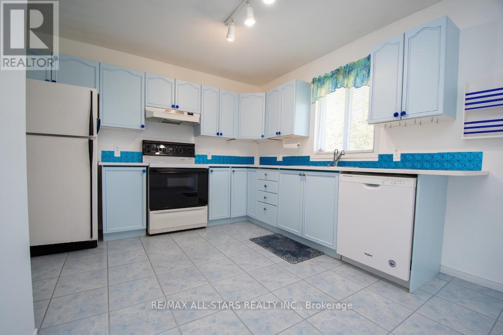 10 O'connell Court, Kawartha Lakes (Lindsay), Ontario  K9V 5Y1 - Photo 12 - X12144493