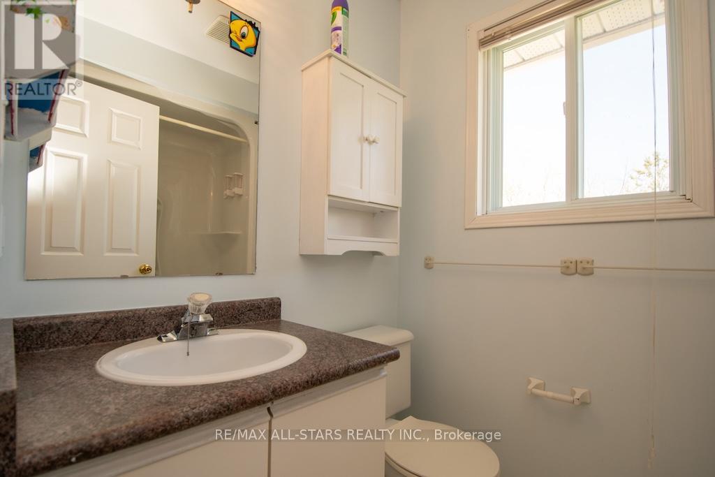 10 O'connell Court, Kawartha Lakes (Lindsay), Ontario  K9V 5Y1 - Photo 17 - X12144493
