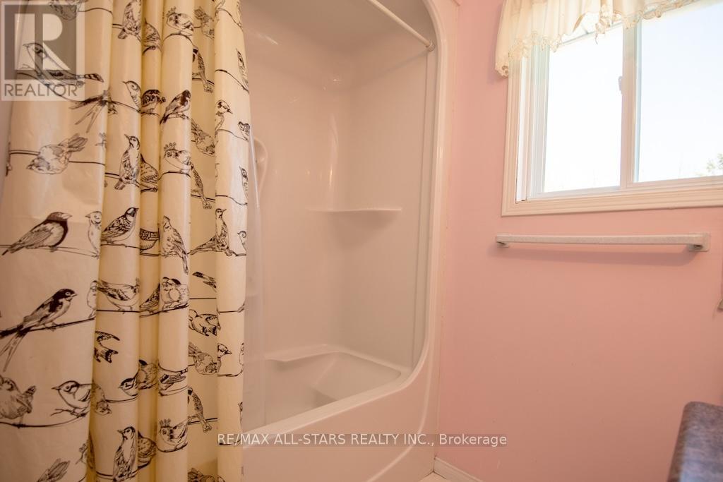 10 O'connell Court, Kawartha Lakes (Lindsay), Ontario  K9V 5Y1 - Photo 24 - X12144493
