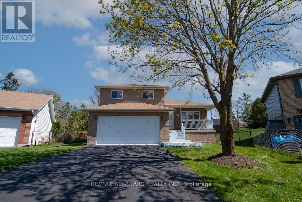 10 O'connell Court, Kawartha Lakes (Lindsay), Ontario  K9V 5Y1 - Photo 3 - X12144493