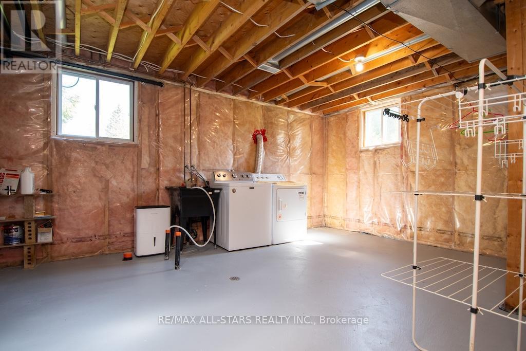 10 O'connell Court, Kawartha Lakes (Lindsay), Ontario  K9V 5Y1 - Photo 32 - X12144493