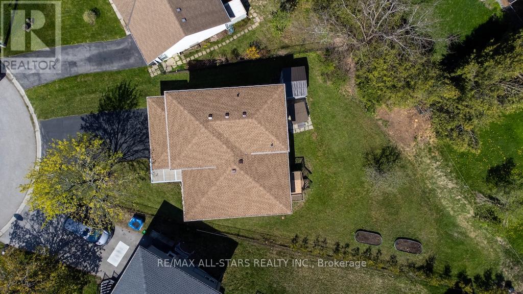 10 O'connell Court, Kawartha Lakes (Lindsay), Ontario  K9V 5Y1 - Photo 33 - X12144493