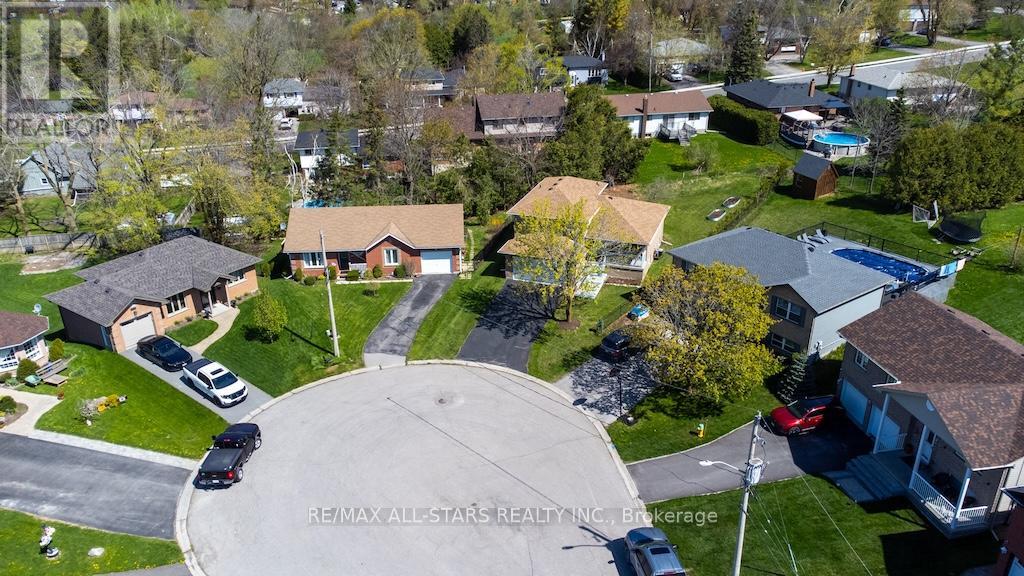 10 O'connell Court, Kawartha Lakes (Lindsay), Ontario  K9V 5Y1 - Photo 34 - X12144493