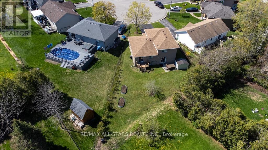 10 O'connell Court, Kawartha Lakes (Lindsay), Ontario  K9V 5Y1 - Photo 35 - X12144493