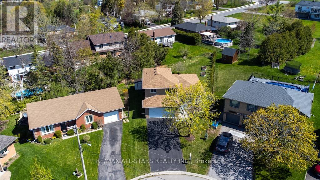 10 O'connell Court, Kawartha Lakes (Lindsay), Ontario  K9V 5Y1 - Photo 4 - X12144493