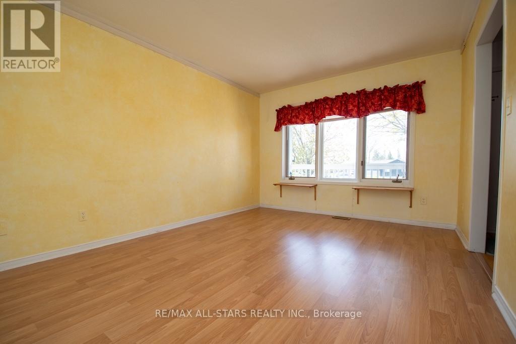 10 O'connell Court, Kawartha Lakes (Lindsay), Ontario  K9V 5Y1 - Photo 7 - X12144493