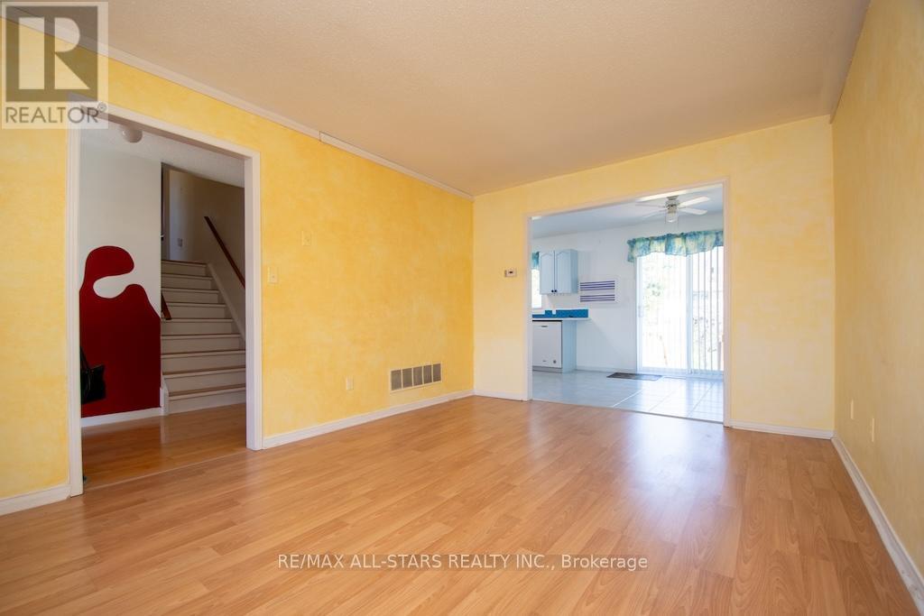 10 O'connell Court, Kawartha Lakes (Lindsay), Ontario  K9V 5Y1 - Photo 8 - X12144493