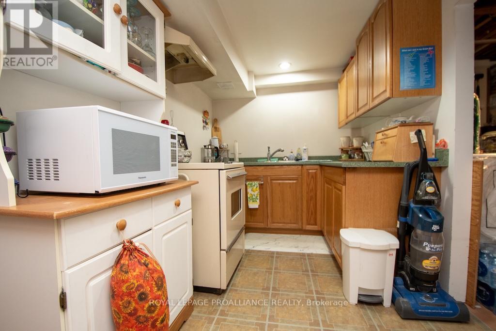 1060 Glendale Drive, Peterborough North (Central), Ontario  K9H 6M4 - Photo 22 - X12144894