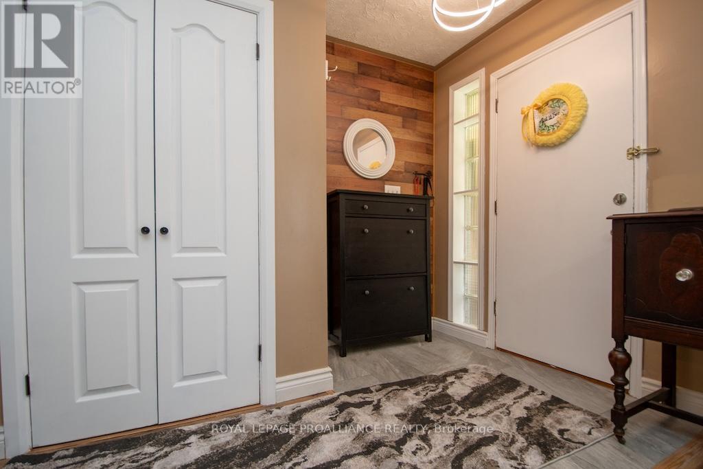 1060 Glendale Drive, Peterborough North (Central), Ontario  K9H 6M4 - Photo 3 - X12144894