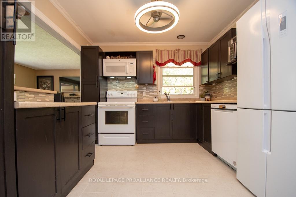 1060 Glendale Drive, Peterborough North (Central), Ontario  K9H 6M4 - Photo 7 - X12144894